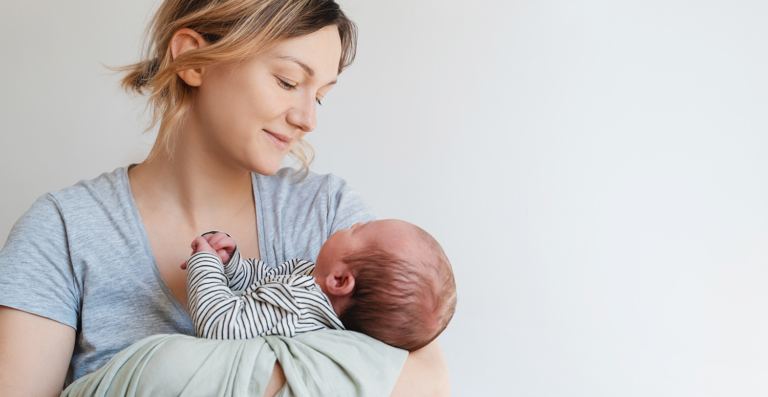 PL quer proibir empresa de negar emprego à mulher por ser mãe