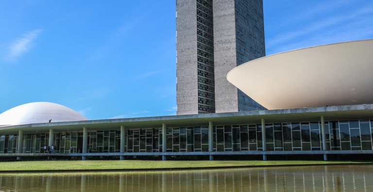 Proposta de ampliação do teto do MEI é adiada a pedido do governo