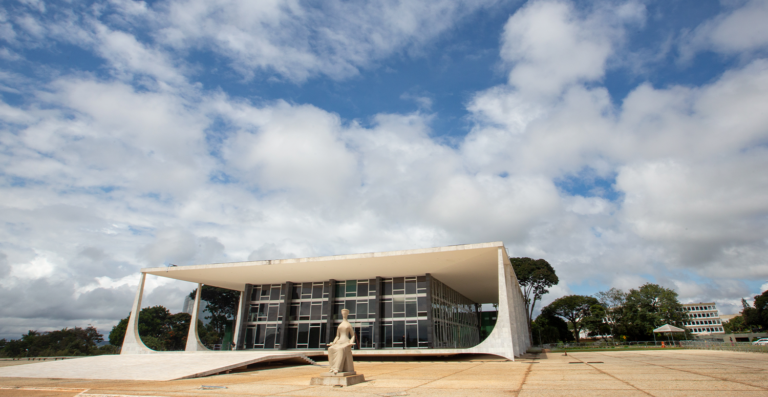 Reconhecida constitucionalidade que validou adicionais de ICMS