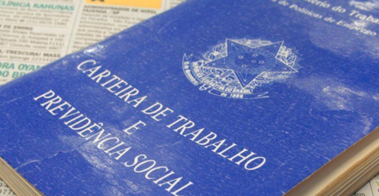 Carteira de Trabalho pode voltar a ter versão física