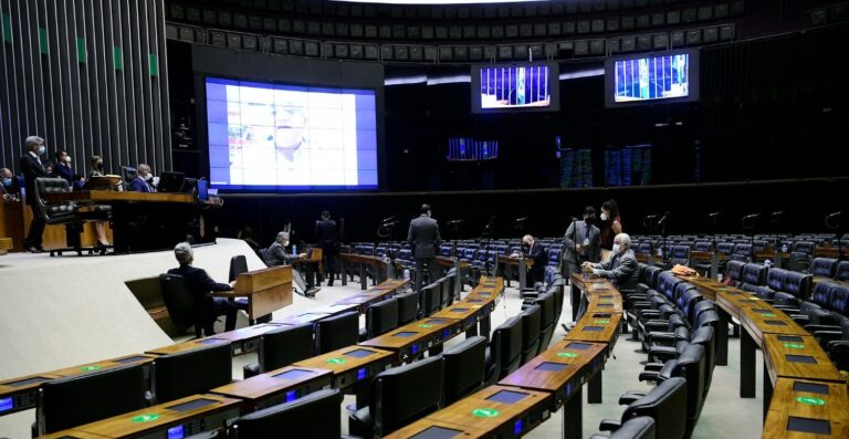 Pert e outras quatro propostas serão votadas em regime de urgência