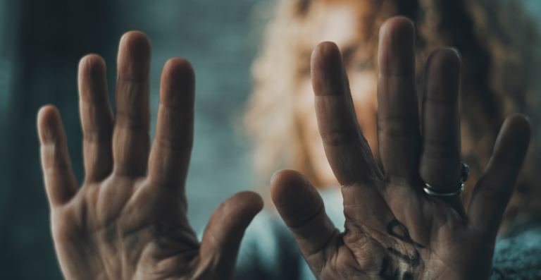 PL propõe trabalho remoto para mulheres vítimas de violência doméstica
