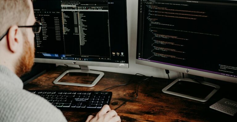 Quase metade das empresas relatam dificuldades para contratar profissionais de TI