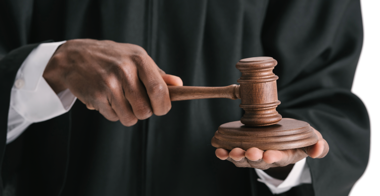 Emprego simultâneo como CLT e PJ é fraude trabalhista; entenda