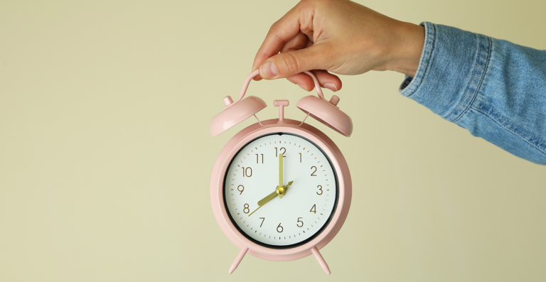 Dia de Finados: como fica o acerto de horas de feriado aos sábados?
