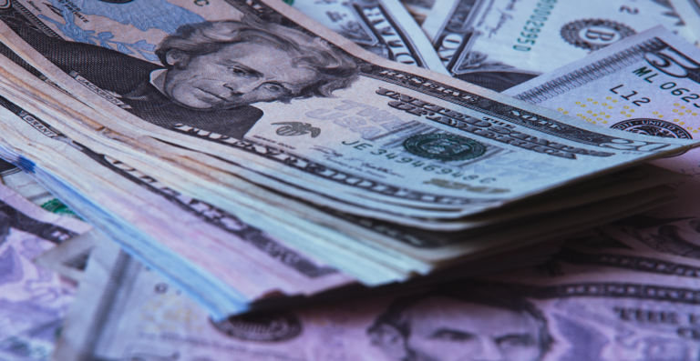 Não existe desdolarização, mesmo este sendo o desejo de muitos