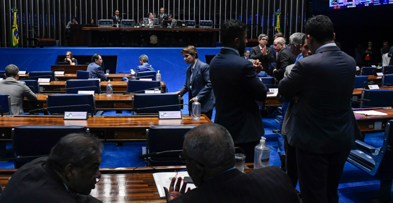 Aprovado projeto que revoga pontos ultrapassados da CLT