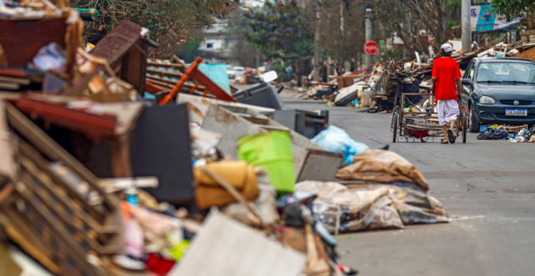 Auxílio Reconstrução: governo amplia prazo para programa