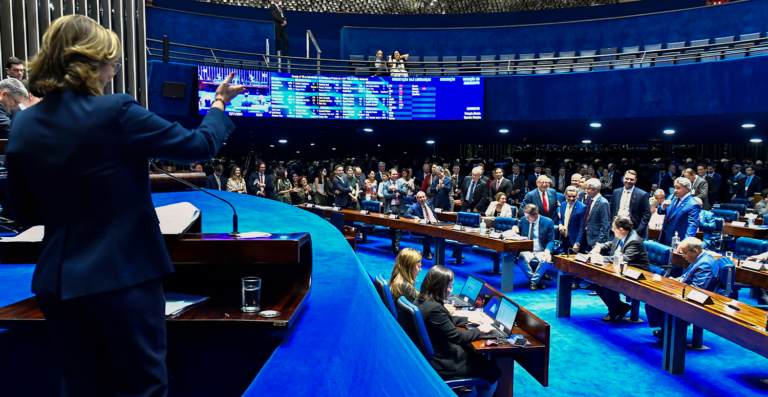 PEC do fim da escala 6×1 avança para o Congresso