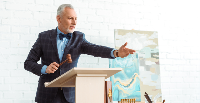 Justiça decide que leiloeiros não podem exercer atividade fora da profissão