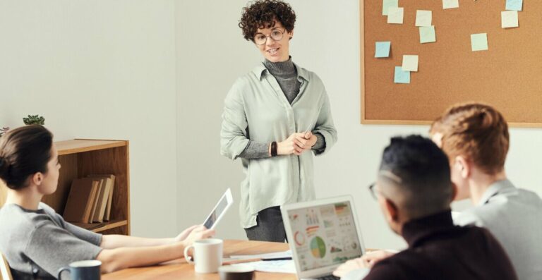 Pesquisa Michael Page: 30% das empresas planejam aumento real em 2025