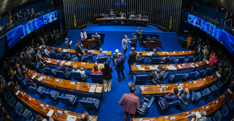 Aprovado regime de urgência para propostas do ajuste fiscal