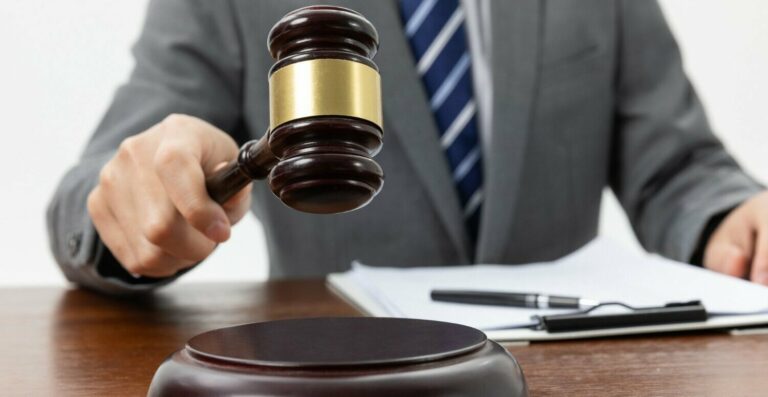 Demora na Justiça leva trabalhadores a venderem processos trabalhistas