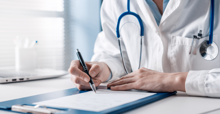 Trabalhar em licença médica pode gerar demissão por justa causa