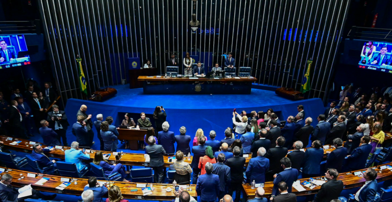 Adiada votação de saque do FGTS por nascimento de filhos