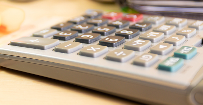 Cálculo do Fator R: como economizar nos impostos do Simples Nacional