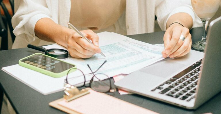 Análise de crédito além do balanço: avaliando empresas com poucos dados