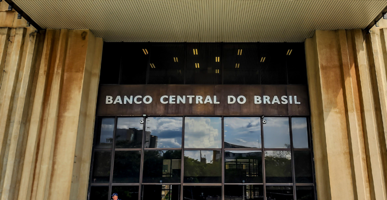 Exclusão de chaves Pix: entenda o impacto das novas regras para MEIs