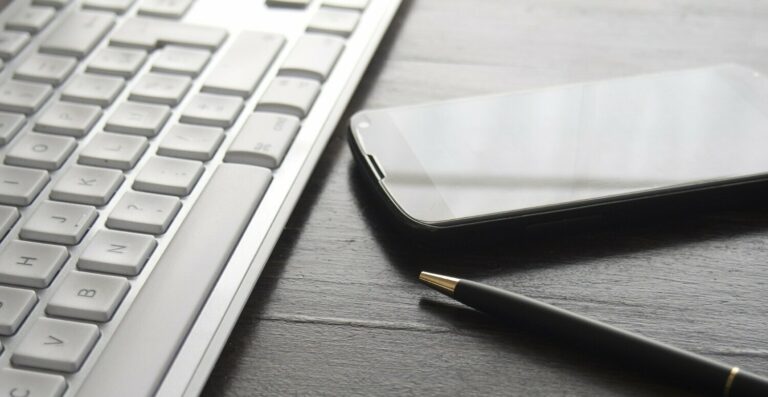 Aplicações pessoais e IA generativa ameaçam dados financeiros, alerta Netskope