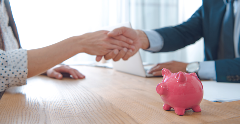 Bancos podem liberar crédito consignado CLT para trabalhadores com nome sujo; entenda