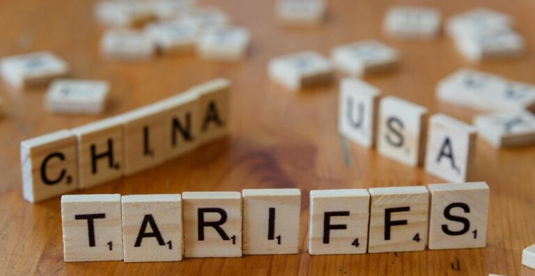 Guerra comercial entre EUA e China escala com novas sanções