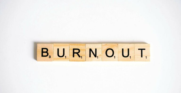 Burnout no trabalho: estratégias para empresas reduzirem o problema