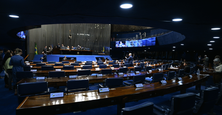 STF dá 180 dias para Congresso criminalizar retenção dolosa de salário