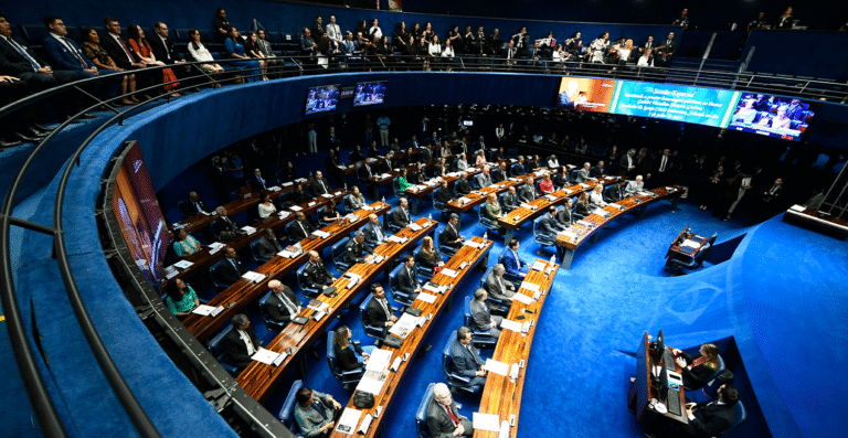 Câmara avança com Reforma Administrativa mas enfrenta resistência de sindicatos