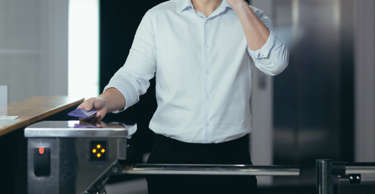 TST valida registros de catraca como prova de jornada e afasta horas extras