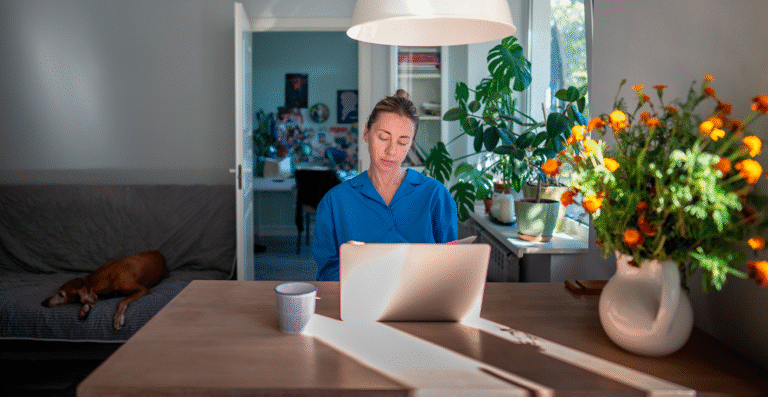 Itaú demite mil funcionários e reacende debate sobre limites do home office