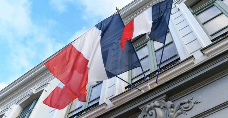 França avalia tributar super-ricos em 2026