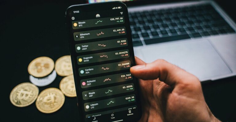 Dinheiro digital domina o Brasil: cédulas caem, Pix explode