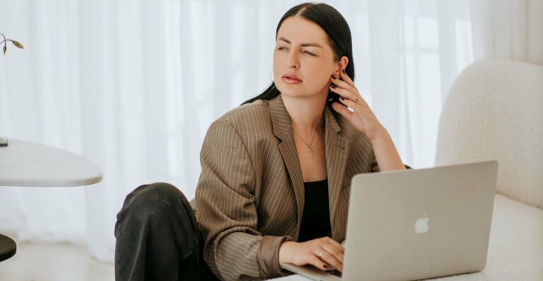 Teatro da produtividade: geração Z e a simulação no ambiente corporativo