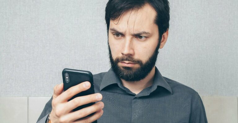 Deepfakes e fraudes digitais: selfies e documentos não são suficientes