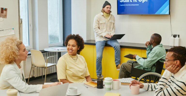 Diversidade no mercado de trabalho brasileiro: pesquisa revela percepção negativa de viés