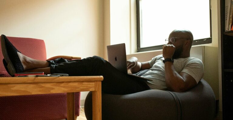 Home office no Brasil: preconceito ou necessidade?