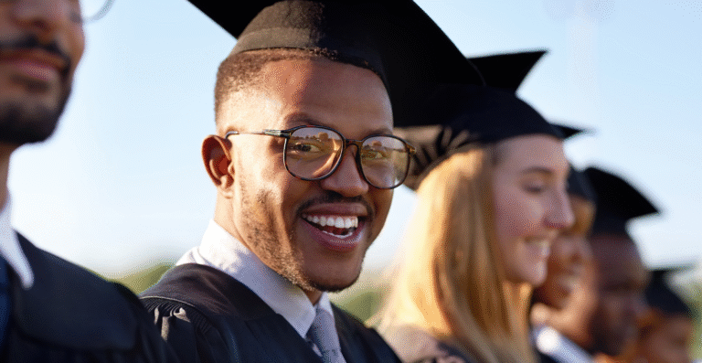 Senado aprova contratos especiais para pós-graduandos