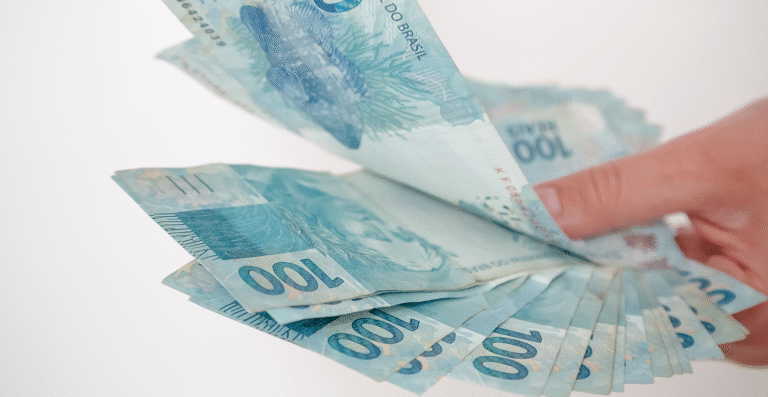 Governo alerta que 177 mil famílias devem devolver Auxílio Emergencial