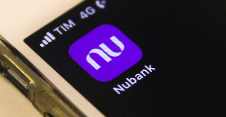 Nubank enfrenta reação de funcionários contra fim do teletrabalho