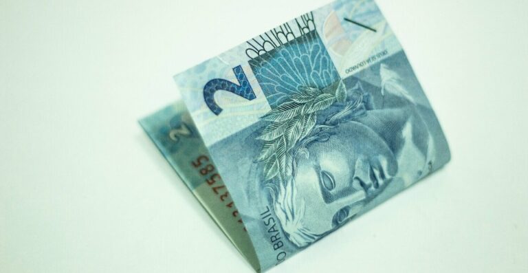 Selic em 15%: Copom mantém juros e foca em estabilidade