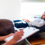 PL obriga avaliação de saúde mental em exames trabalhistas