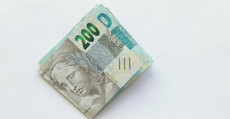 Disparidade salarial no Brasil deve aumentar até 2026