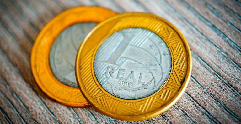 Presidente afirma que salário mínimo atual é muito baixo e defende aumento