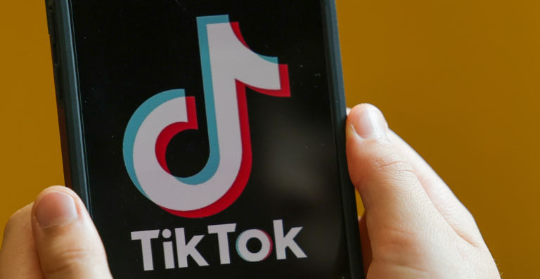 TST afasta justa causa por vídeos publicados em rede social