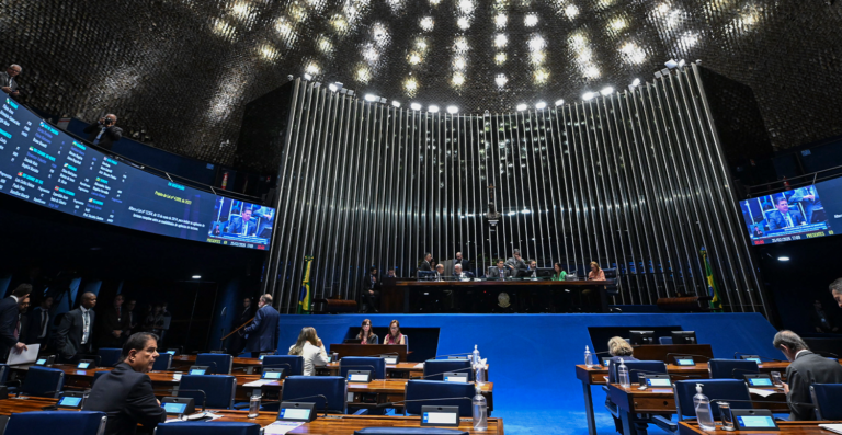 Senado adia votação do Redata