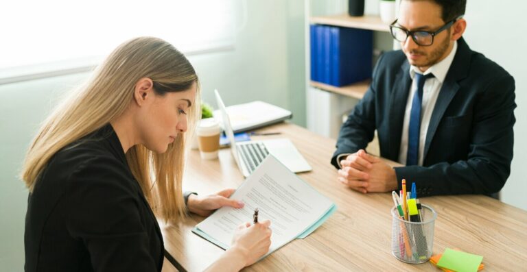 Reforma Tributária: Empresas revisam contratos para evitar perdas