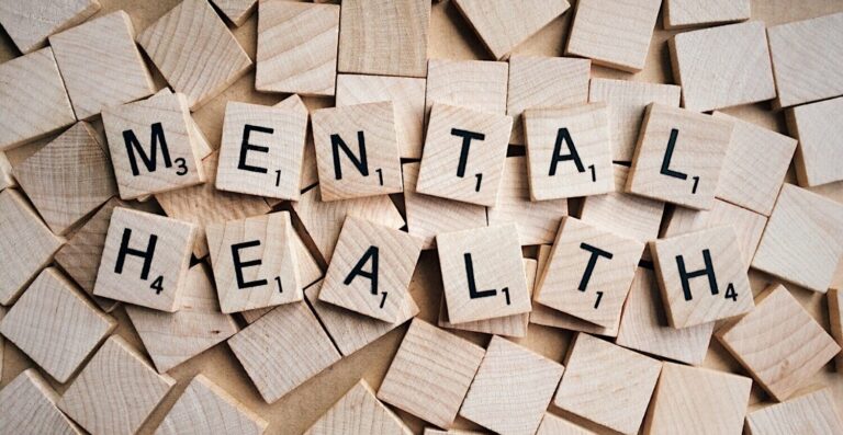 Saúde Mental no Trabalho: multas e FAP impactam empresas em 2026