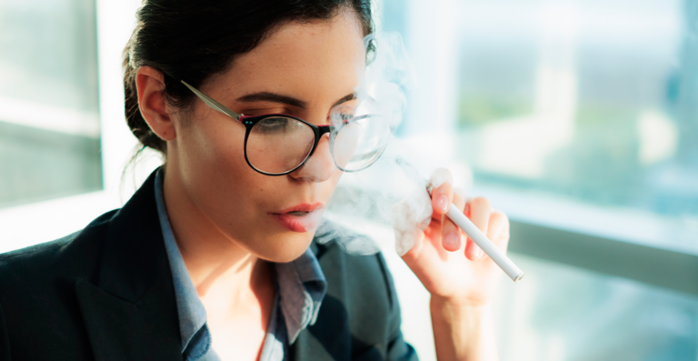 A empresa é obrigada a conceder pausas para fumo?