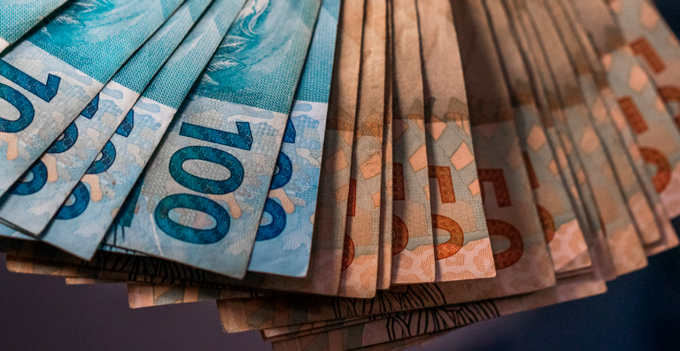 Salário mínimo deve ter ganho real de 2,3% em 2027