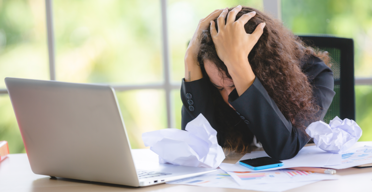 Riscos psicossociais geram mais de 5 mil ações trabalhistas e acendem alerta